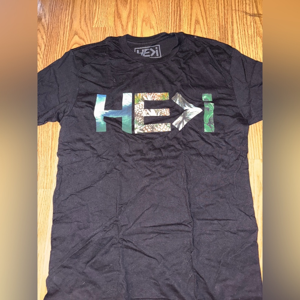 HE>I Paradise Logo Tee - Sz M